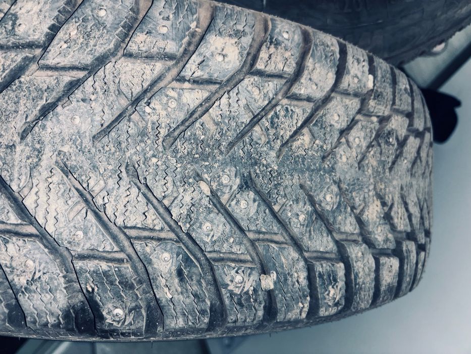 Продам комплект зимних шин