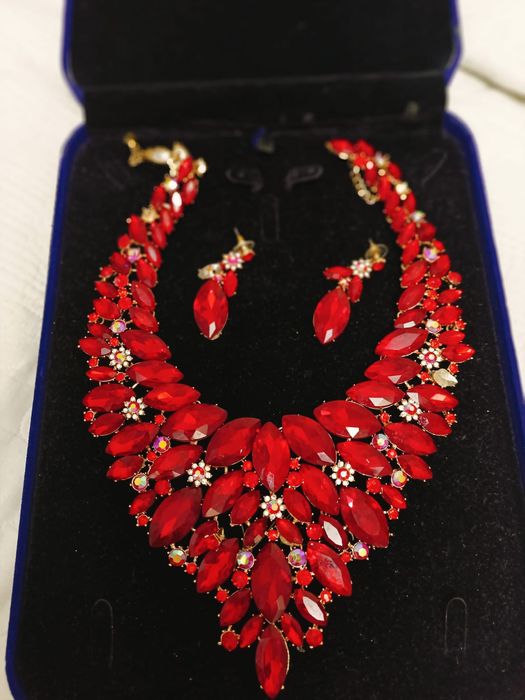 Красное колье  с сережкой