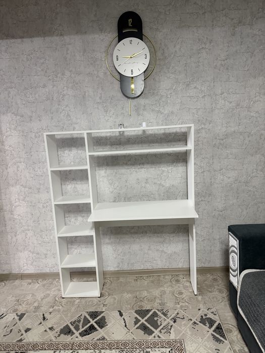 Продам стол для книжек
