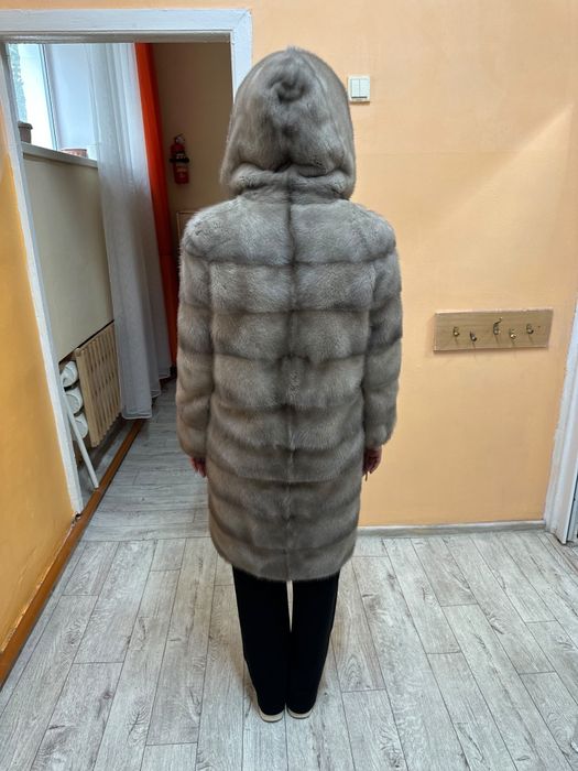 Продам норку шубу