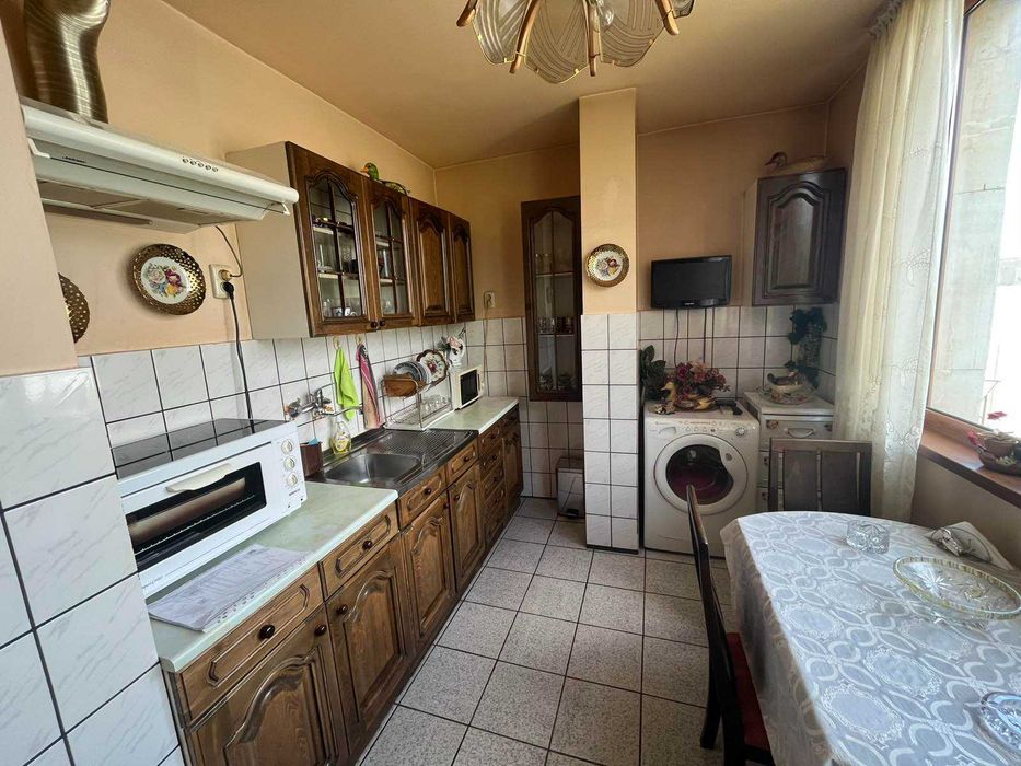 Тристаен апартамент 85 кв.м. за продажба в супер центъра на Казанлък