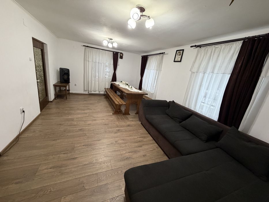 Cabana cu ciubar la munte