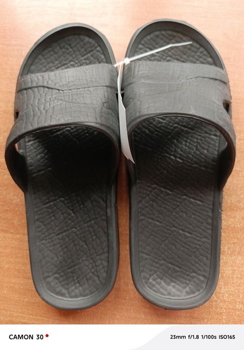 Сланцы сороковой размер. Новые. Очень лёгкие.