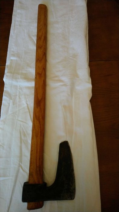 Стара малка брадва.