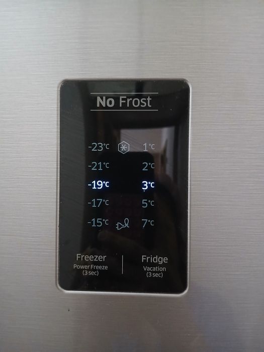 продается новый холодильник