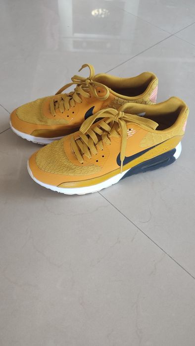 Жълти маратонки Nike  39 номер