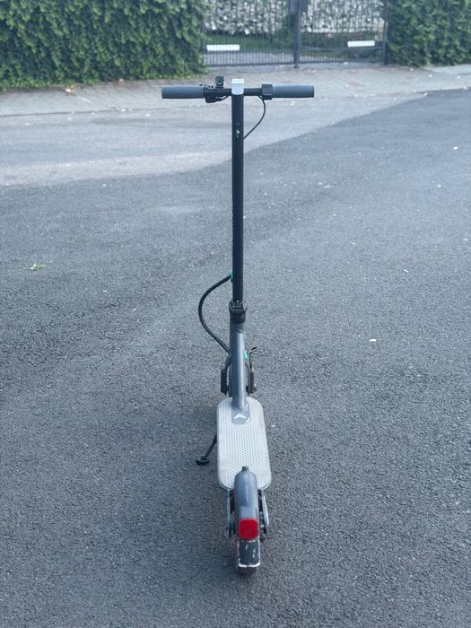 Trotinetă electrică cu ponire automată de pe loc