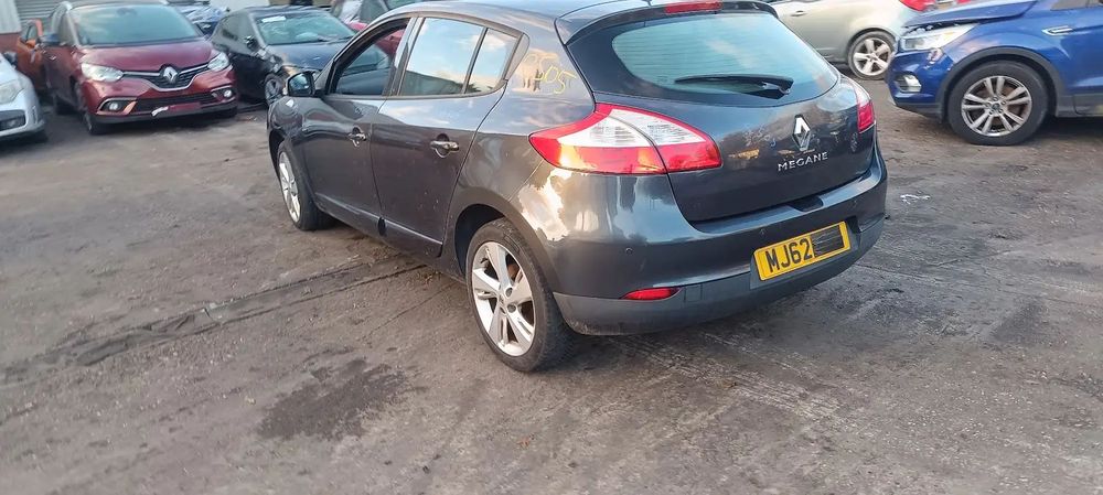 Dezmembrari / Dezmembrez Renault Megane 3 Hatchback (X95) 1.6 Benz K4M848 cutie viteze manuala cod culoare Negru