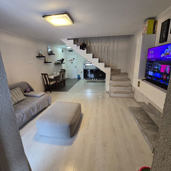 Vand casa tip duplex la intrare in Nojorid.
