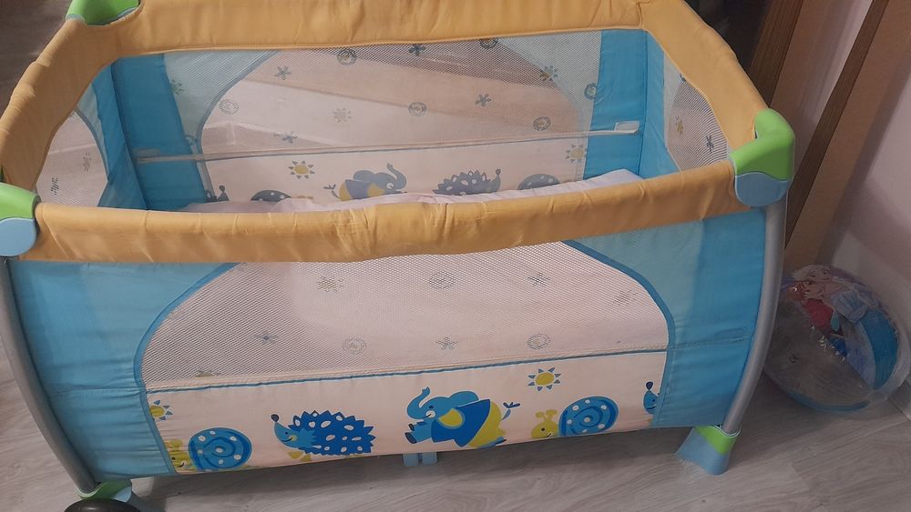 2 броя Сгъваема бебешка кошараChipolino