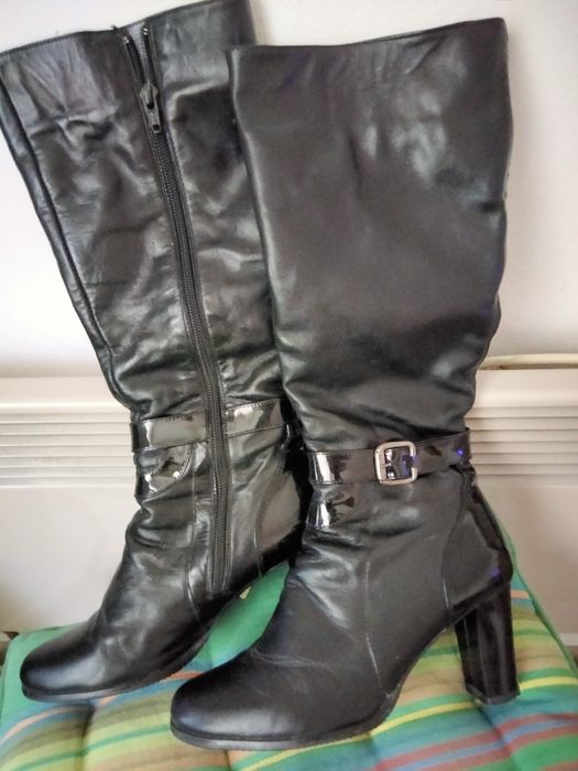 Cizme,ghete din piele50 lei,converse noi 25 lei,pantofi gală 50 lei.