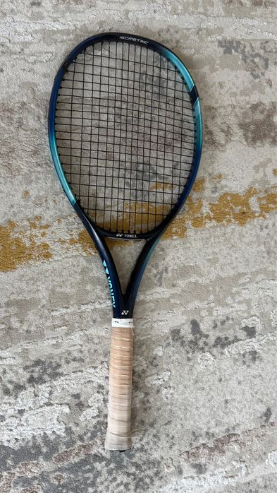 Racheta Yonex Ezone 100