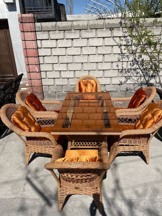 Ratan to'qima mebellar