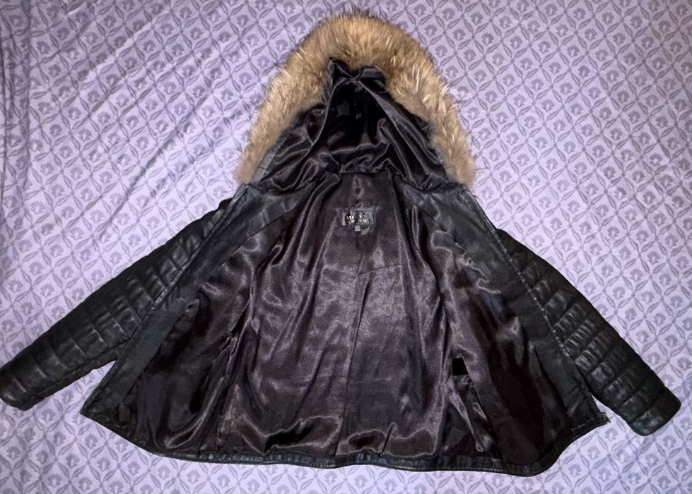 Geacă din piele și blană naturală, mărimea 4XL( croiala este mult mai mică, fiind potrvită și pentru o persoană care poartă L sau M)
