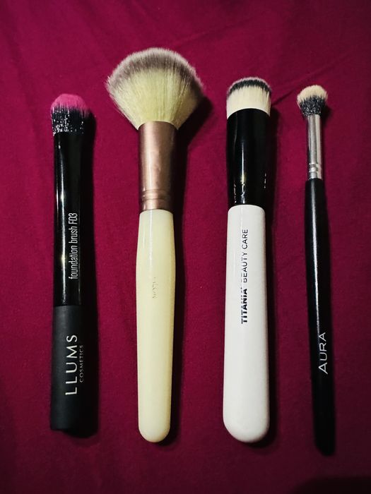 Продавам козметика, цени и състояние долу.