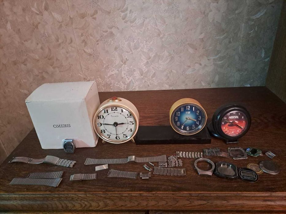 Будильник и часы  советского производства