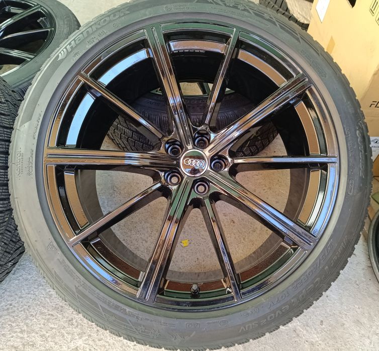 Оригинални джанти с гуми зимни 22 цола Audi Q8 SQ8 RSQ8