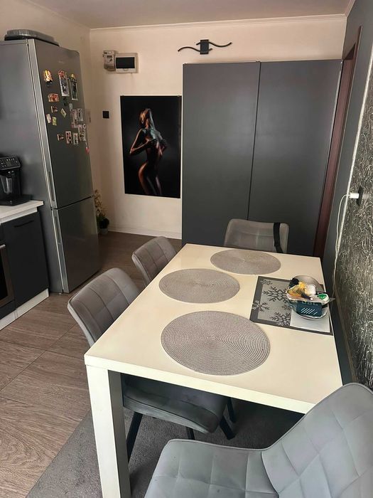 Apartament tip C de vânzare – Parter | Complet mobilat | Loc de parcare inclus