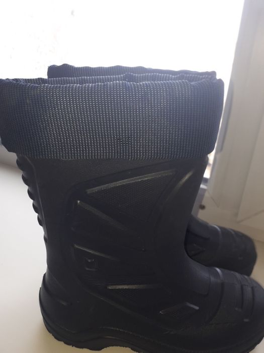 Резиновые сапоги .