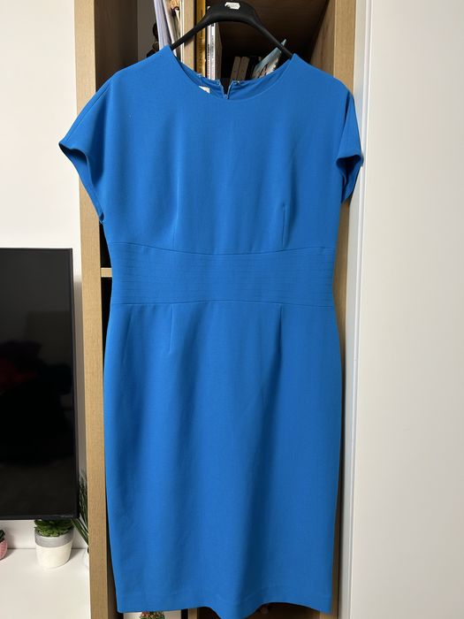 Rochie pana la genunchi, model deosebit