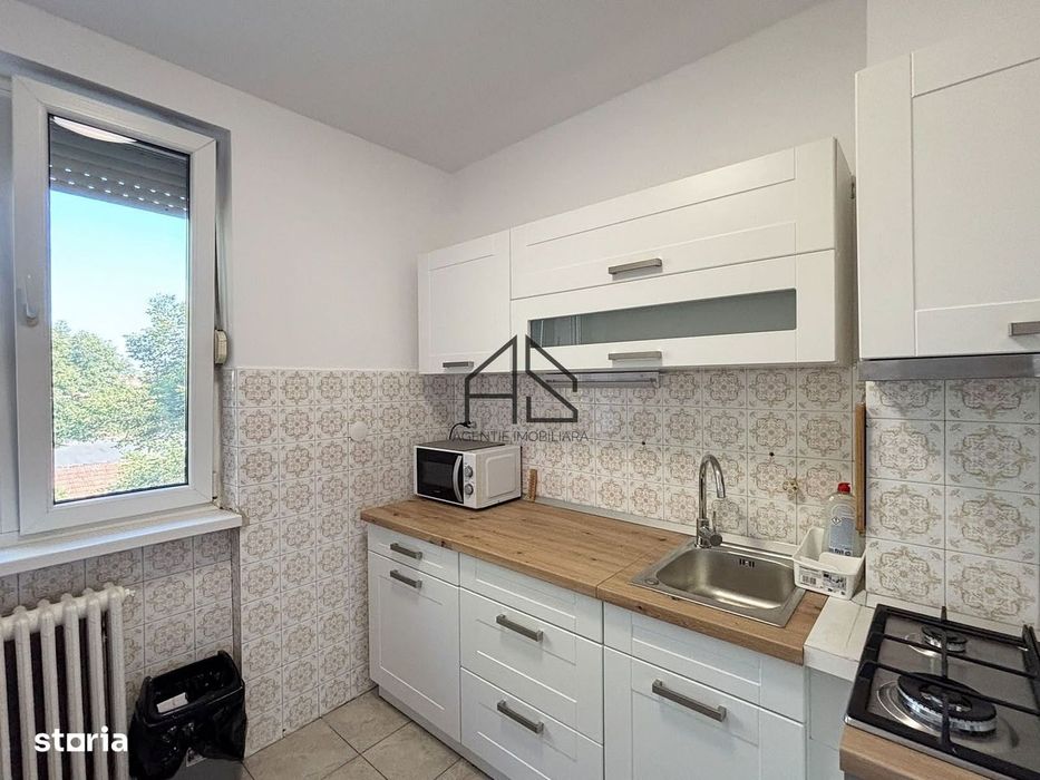 De închiriat | Apartament cu 3 camere, bucătărie închisă | Centru