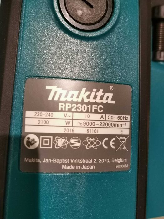 Оберфреза Макита oberfreza Makita RP2301FC  с куфар и 7 ножа фрезера