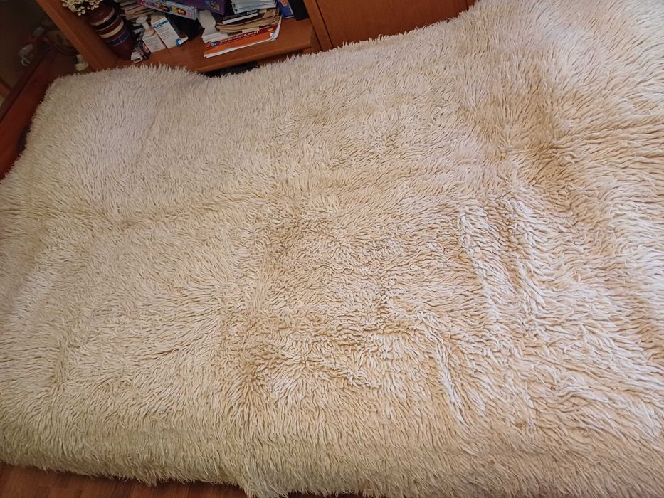 Продавам бели, ръчно тъкани губери