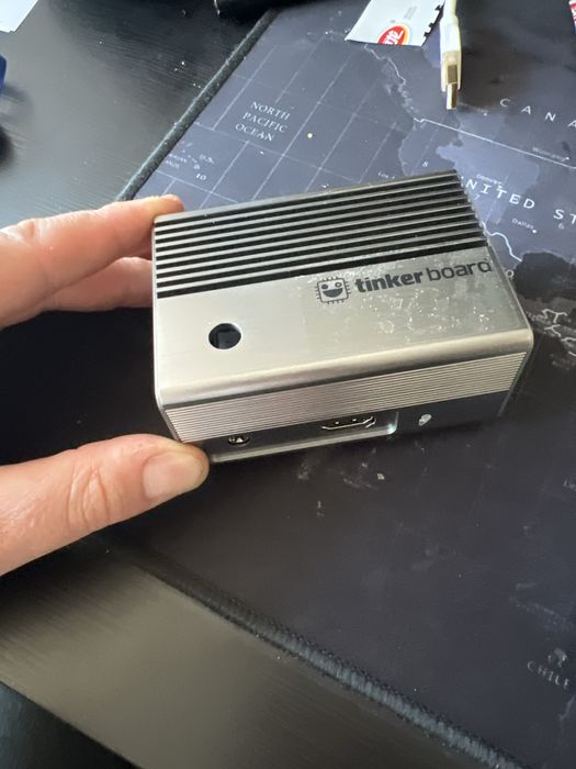 Tinkerboard 2 cu carcasa fanless