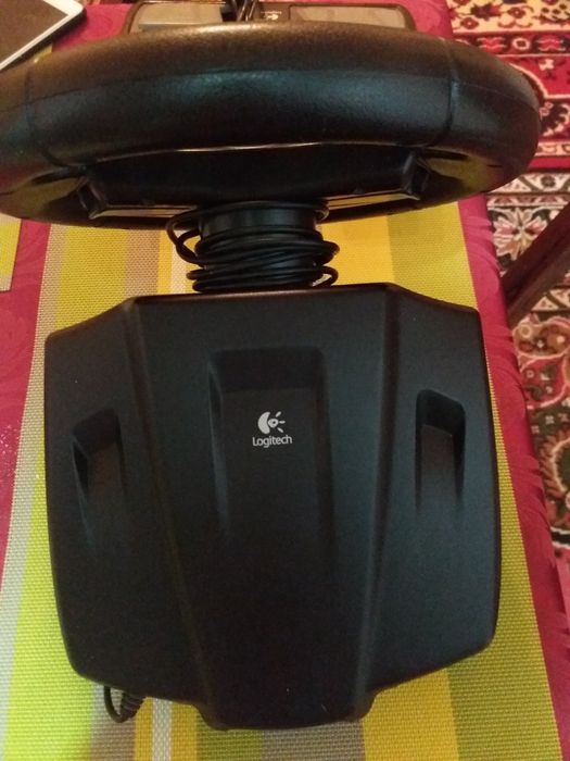игровой руль Logitech