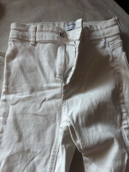 Бели дамски дънки Bershka