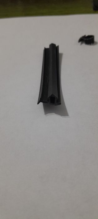 Уплотнительные резинки алюминивых окон и дверей