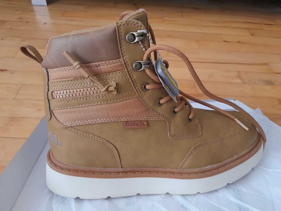 Нови зимни обувки / боти Bench , 40 номер