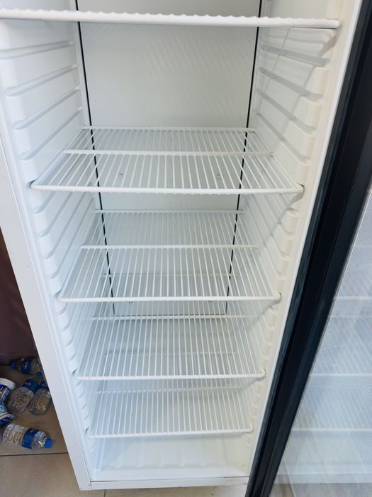 Вертикална хладилна витрина 6 месеца гаранция