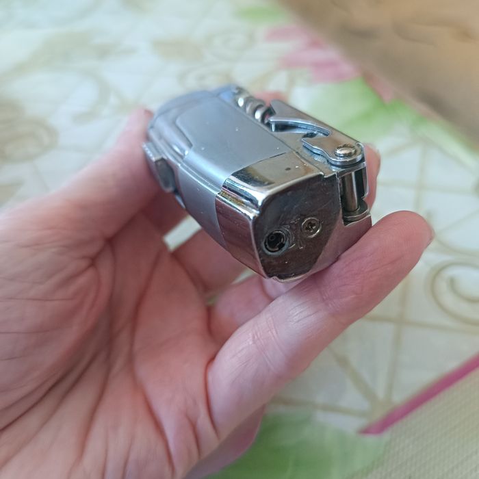 Зажигалка газовая