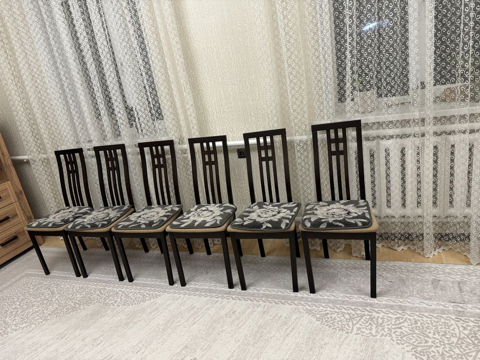 Стол и стулья