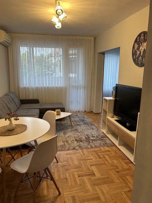 Дава се под наем Двустаен апартамент в Варна, Генералите - 80 кв.м за 650 € - Снимка #1