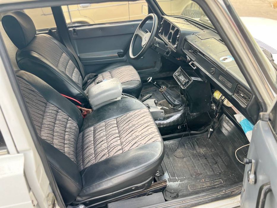 Vaz 2105 sotadi.