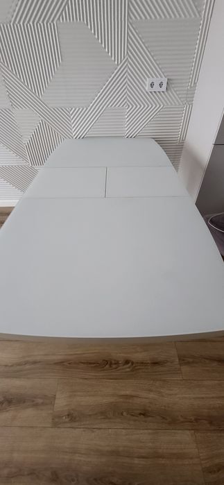 Продам стол обеденный