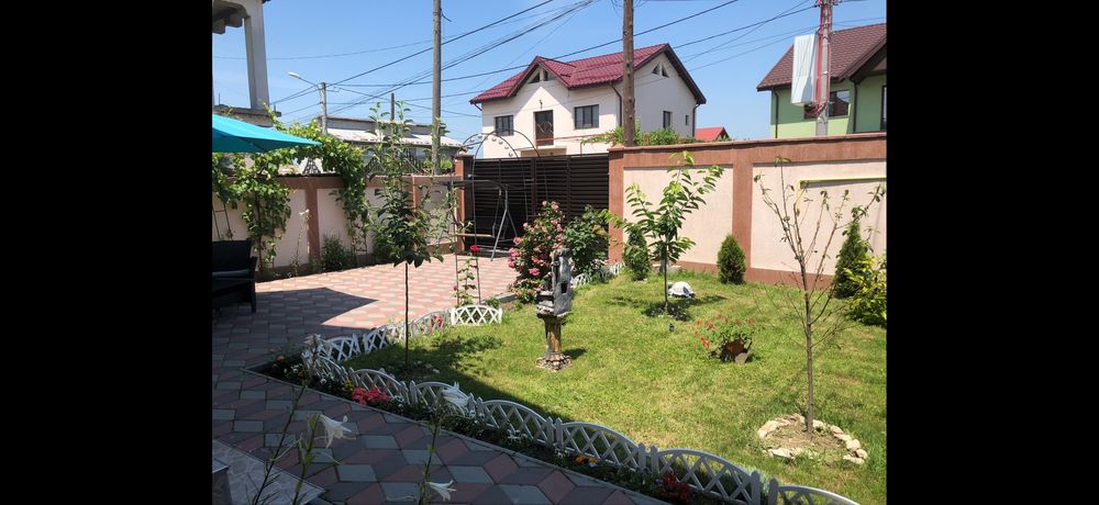 Casa etaj cu 3 dormitoare ,2 bai ,living ,2 dresing-uri PROPRIETAR .