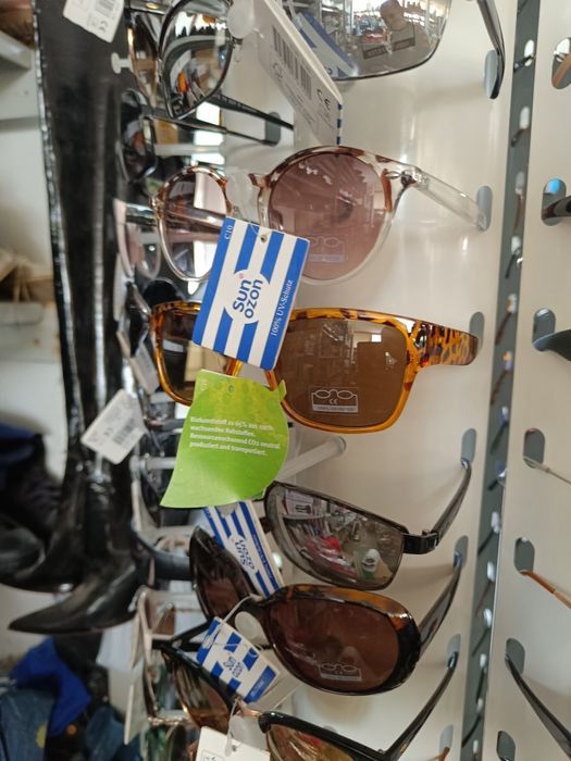 Слънчеви очила на едро