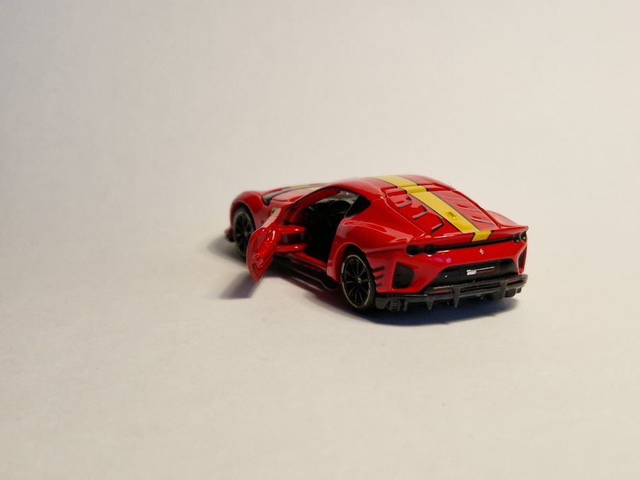 Burago masinuta Ferrari 812