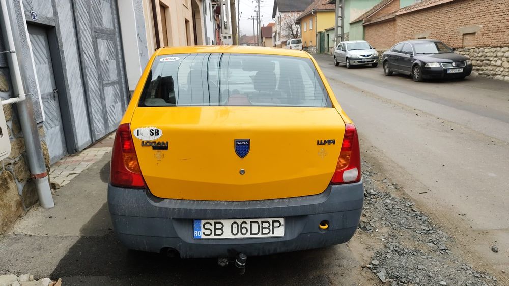 Vând Dacia Logan