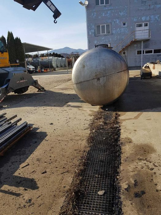 Bazin, Rezervor inox orizontal.