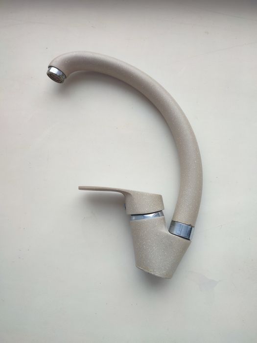 Продам смеситель для кухни