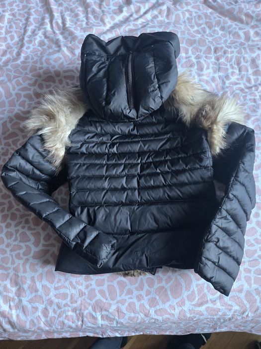 Пухенка с естествен косъм Moncler