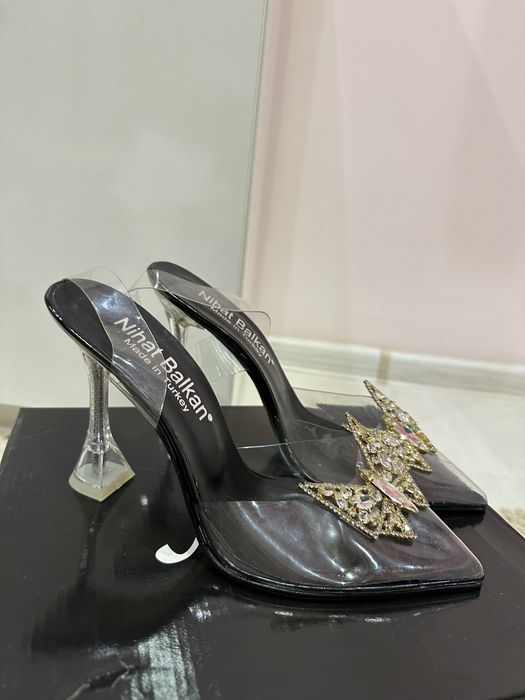 Официални обувки на ток