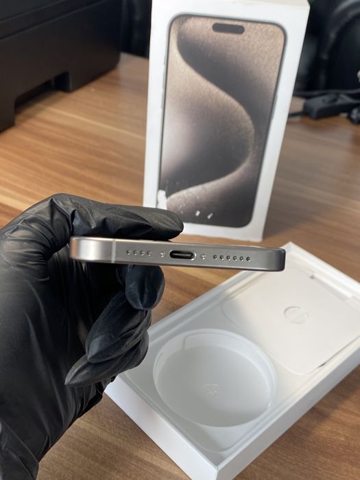 iPhone 15 Pro Max • 256 GB • Natural Titanium