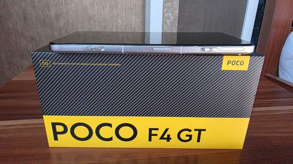 Продаётся игровой смартфон Poco F4 GT, 8/128 Гб, в сером цвете