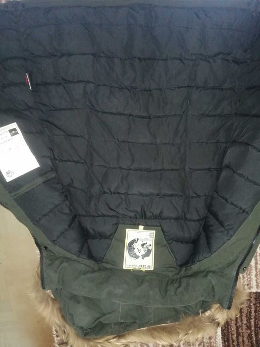 Куртка зимняя(, пуховик) женский. С мехом енота.