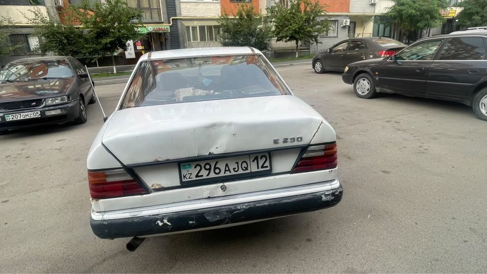 Мерседес Бенс E200